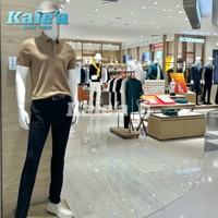 Conception de décoration intérieure moderne pour magasin de vêtements, présentoirs à vêtements dorés personnalisés, comptoir de magasin pour boutique de vêtements