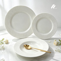 Assiettes de présentation en porcelaine fine blanche gaufrée pour mariages, banquets, hôtels, restaurants – Vente en gros, logo personnalisé disponible
