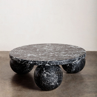 Table basse de luxe vintage en marbre avec base en billes de marbre, style post-moderne, sphère de marbre ronde à basse hauteur, effet cascade