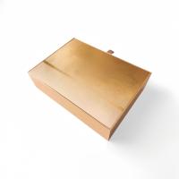 Sac fourre-tout en papier de haute qualité avec motif doré personnalisé, sac cadeau de luxe en papier avec poignée en corde de papier torsadée