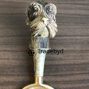 Accessoires de bar rustiques faits à la main Ouvre-bouteille en corne décorative par Tradebyd - Product Image 1