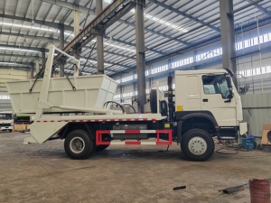 HOWO 4x4 bộ sưu tập chất thải xe tải <span class=keywords><strong>Swing</strong></span> ARM xe bỏ qua loader Xe tải rác - Product Image 3
