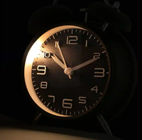 Réveil à cloche de 4 pouces Réveil de table analogique en métal avec cadran 3d avec fonction de rétroéclairage Horloge de table de bureau