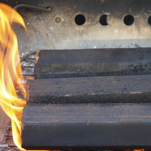 Forme hexagonale BBQ Charcoal Vietnam Briquettes fabriquées à la machine à partir de charbon de bois de sciure de bois pur - Product Image 1