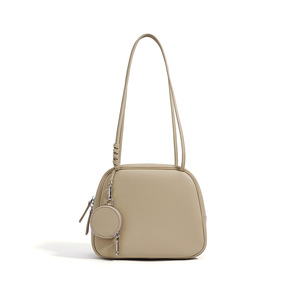 Sac bandoulière en cuir véritable sur mesure, texture grainée fine, sangle réglable avec détail tressé, porte-monnaie rond amovible - Product Image 1
