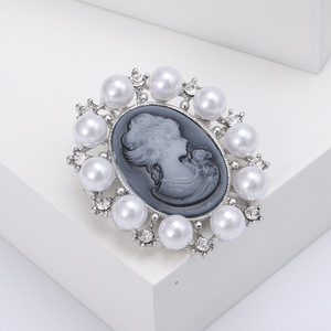 Broche rétro en alliage plaqué or personnalisée pour femme, unisexe, style vintage, idéale pour mariage, fiançailles et fêtes – Nouvelle collection très tendance - Product Image 4