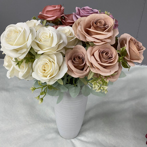 Bouquet de roses artificielles Queyiyi, 9 têtes, roses hollandaises revêtues, blanc et violet, décoration intérieure, arrangement de mariage - Product Image 2