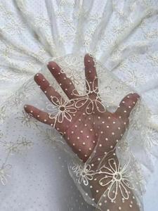 Directo de Fábrica, Nueva Tela de Malla Transpirable con Diseño de <span class=keywords><strong>Girasoles</strong></span> y Puntos, con Encaje Bordado y Recubrimiento de PA, para Textiles del Hogar y Bodas - Product Image 2