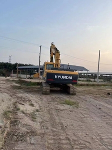 Excavatrice Hyundai 225 d'occasion, 22,5 tonnes, hydraulique, sur chenilles, coréenne, avec moteur, modèle 2023, en promotion - Product Image 2