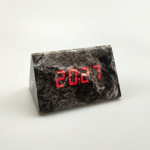 LED escritorio reloj de madera con Control por voz fecha y hora Pantalla de temperatura <span class=keywords><strong>Digital</strong></span> mesa de madera de griotte reloj de alarma de mármol superficie - Product Image 3