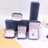 Boîte à bijoux en velours à coins arrondis, mini boîte cadeau portable pour collier, pendentif, ornement, boîte d'emballage