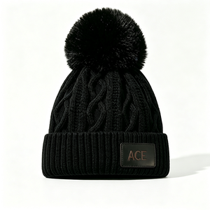 Bonnet en tricot rayé avec logo personnalisé ACE, pompon en fausse fourrure, design imprimé, 100% acrylique, unisexe, bonnet d'hiver - Product Image 3