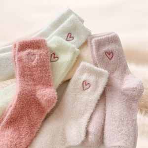 Chaussettes d'hiver pour femmes Sleep Home Thermal Fluffy Half Fleece Coral Velvet Crew Socks - Product Image 3