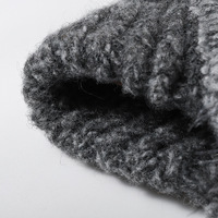Gorro de invierno de punto con orejeras y pompón de piel sintética para mujer, con borlas trenzadas, venta al por mayor