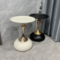 Petite table basse de style italien Tables d'appoint de canapé simples Table d'angle créative pour le salon de luxe
