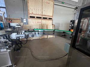 Ligne de remplissage automatique de liquides, de bouchage et d'étiquetage de bouteilles pour la production d'eau, de boissons, d'huile, de sauces et de shampooings - Product Image 5