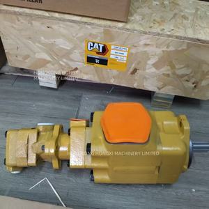 9t1080 9t-1080 1439722 Pompe de direction hydraulique triple pour tracteur D10n D10r 9t-9840 - Product Image 1