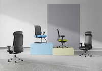Chaise de bureau ergonomique en maille et cuir avec support lombaire, appui-tête et base pivotante pour espace de travail commercial et salle de conférence