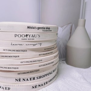 شريط قطني مطبوع حسب الطلب بنمط الهيرينغبون، الحد الأدنى للطلب لفة واحدة، متوفر بأنماط حروف وشعارات متنوعة - Product Image 3