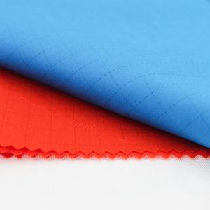 Vente en gros de tissu polyester et coton sergé antistatique Fabricant de textiles Puissance Industrie essence Vêtements de travail Chemises Vêtements - Product Image 5