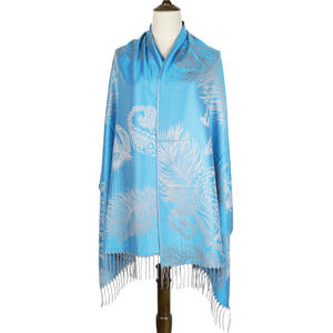 Écharpe en viscose polyvalente Étole en fausse fourrure imprimée de luxe pour l'hiver Enveloppe drapée douce pour la tenue quotidienne et la superposition - Product Image 4