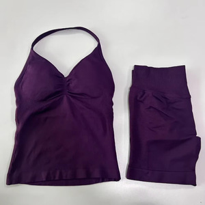 Completo <span class=keywords><strong>Fitness</strong></span> <span class=keywords><strong>Donna</strong></span> 2 Pezzi Senza Cuciture e Senza Schienale, Traspirante, con Top Imbottito Halterneck Push-Up e Shorts Plissettati Modellanti - Product Image 3