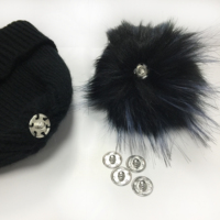 12-14cm noir avec pointe bleue couleur fourrure artificielle en peluche fausse fourrure de renard pompon avec bouton pour bonnet (pour les articles en stock uniquement)