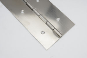 บานพับเปียโนทองเหลืองยาวบานพับต่อเนื่องสำหรับประตูแบบกำหนดเองพร้อมสกรู - Product Image 3