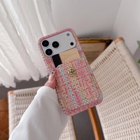 Étui de luxe rétro Camélia pour iPhone 13/14/15/17 Pro Max avec fente pour cartes et fixation adhésive – Coque de téléphone en tissu style simple