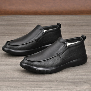 Mocassins en cuir véritable noir pour hommes, doublure en fourrure pour l'hiver, bout rond, semelle extérieure en caoutchouc souple, semelle intermédiaire en EVA - Product Image 2
