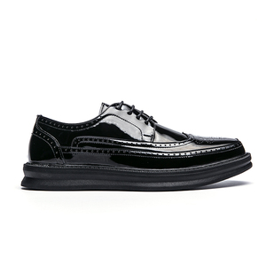 Chaussures habillées Oxford blanches pour hommes en cuir verni durable, à semelle épaisse, motif brogue, pointures 38-45, idéales pour mariage - Product Image 3