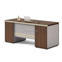 Bureau de travail moderne et durable pour la maison avec design modulaire écologique, construction en panneaux de bois, solutions de rangement pour usage professionnel