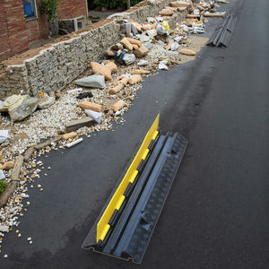 Pemasok Profesional Ramp Kabel Pelindung Kabel 2 Slot Kabel Peredam Kecepatan Karet - Product Image 4