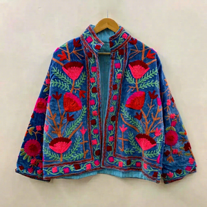 Chaqueta Corta Bordada en Terciopelo Azul Hecha a Mano para Mujer, Estilo Étnico Rajastani, con Bordado Floral Suzani, Chaqueta Abierta para Invierno - Product Image 1