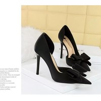 Sandales d'été sexy en satin à talon aiguille ultra-haut, découpées sur le côté, style rétro, mignonnes et populaires pour femmes