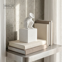 Merlin Living Keramik-Heimdekoration: Kniende Menschenfigur als Keramik-Ornament, Tischdekoration, Chaozhou Keramikfabrik Großhandel