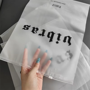 Bolsas con Cierre Personalizadas, Biodegradables, Esmeriladas, Modernas y Portátiles para Empacar Camisetas, Trajes de Baño y Ropa - Product Image 6