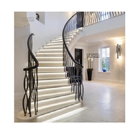 Takara — marche incurvée en fer forgé, pièces en métal, design moderne et personnalisé, escalier d'intérieur en spirale