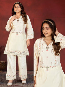 Conjunto de Diseñador de Alta Costura Dhwaja para Mujer, Material Mal Chanderi Ramon, Kurta/Kurti - Product Image 2