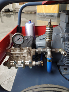 Nettoyeur haute pression industriel 500 bars 22 L/min 7250 PSI pour blocs moteur et équipements de nettoyage à jet d'eau - Product Image 3