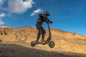 KuKirin T3 Smart Electric Scooter, RGB Ambient <b>Lighting</b>, Blue Taillight <b>Projection</b>, Large Brake Taillight, for Last Mile - Product Image 3