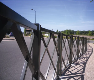 Barrière municipale extérieure en <span class=keywords><strong>fer</strong></span> forgé à <span class=keywords><strong>grille</strong></span> diamantée avec revêtement à haute teneur en zinc, antirouille - Product Image 1