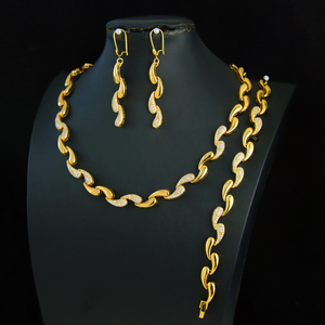 Conjunto de Joias de Luxo Dubai com Design Gota D'água, Banhado a Ouro 21k, Colar de Zircônia Irregular Italiana para Festas Femininas - Product Image 2