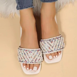 Nuevas <span class=keywords><strong>Sandalias</strong></span> de tacón bajo adornadas con perlas de diamantes de imitación coloridos para mujer, zapatillas de playa de Estilo Hawaiano de talla grande para mujer - Product Image 6