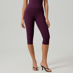 Leggings Yoga Donna a Vita Alta, Lunghezza Polpaccio, Traspiranti, Anti-Sudore, Effetto Contenitivo, Sollevamento Glutei, Colore Pesca, Personalizzabili OEM/ODM con Logo - Product Image 3