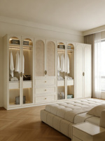 Armoire en verre transparent minimaliste avec éclairage intelligent intégré, armoire sur mesure pour chambre de luxe