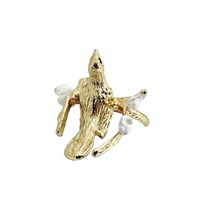 Anneaux de serviette en métal décoratifs de luxe, écologiques, conçus pour les mariages élégants et les présentations de table quotidiennes - Product Image 1