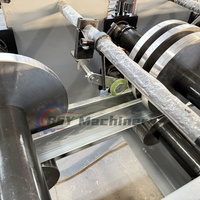 Ligne de production de rails de guidage en acier robuste entièrement automatique à grande vitesse pour rayonnages d'entrepôt, machine de profilage à froid