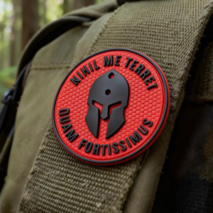 Оптовые 3D/2D мягкие резиновые силиконовые нашивки из ПВХ от китайского производителя для декора одежды, с креплением на липучке, персонализированные, на заказ - Product Image 1