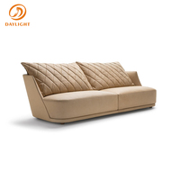 Modernes Klassisches Chesterfield-Sofa mit Diamant-Gesteppter Rückenlehne, Leder, Flache Schrägarmlehnen, Wohnzimmermöbel